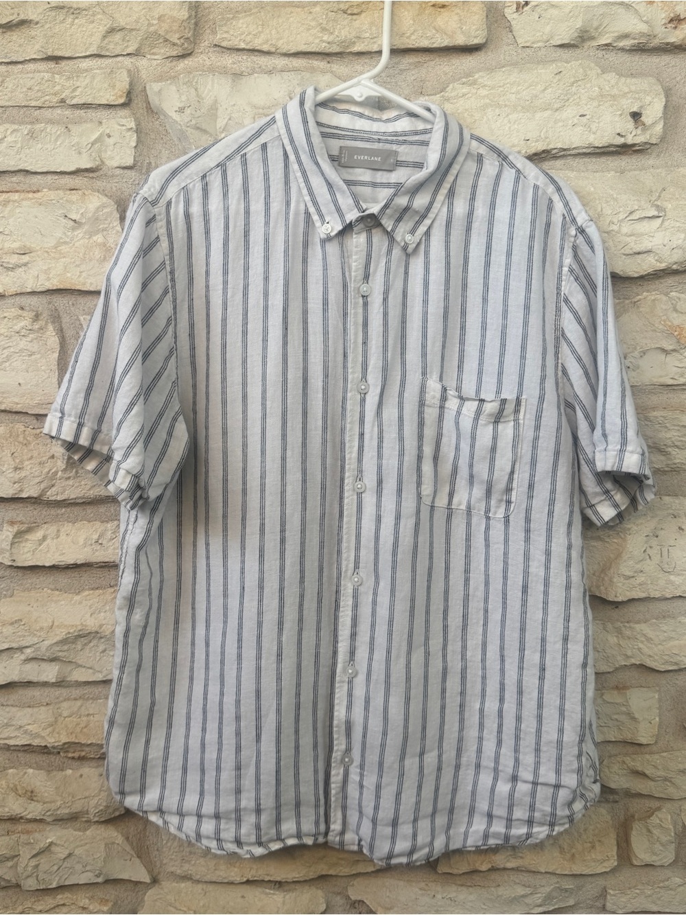 Everlane White & Blue Vertical Stripe Short-Sleeve Button-Down Shirt